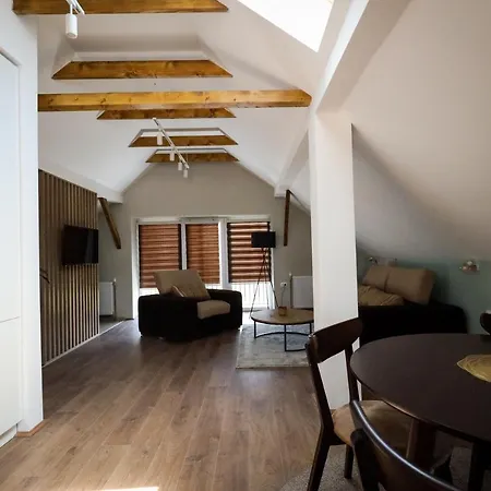 Domacin Komsijska Gostiona Bed & Breakfast 4*