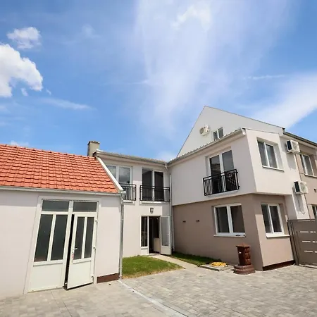 Domacin Komsijska Gostiona Bed & Breakfast *