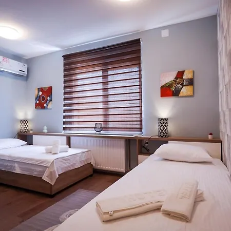 Bed & Breakfast Domacin Komsijska Gostiona 4*