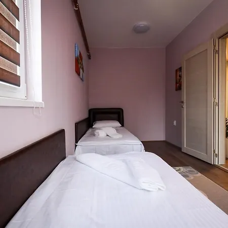 Domacin Komsijska Gostiona Bed & Breakfast