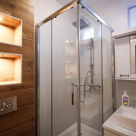 Domacin Komsijska Gostiona Bed & Breakfast 4*