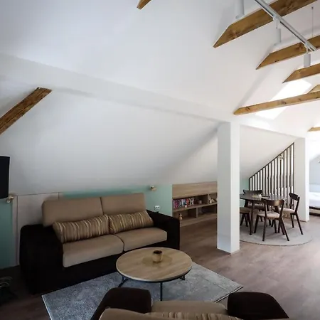 Domacin Komsijska Gostiona Bed & Breakfast